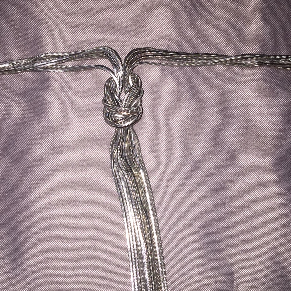 Silver notted necklace